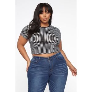 💥 Black and White Vertical Stripe Crop Top